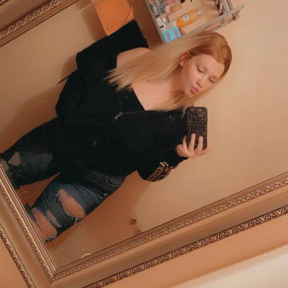 Poshmark profile picture for @lili_an